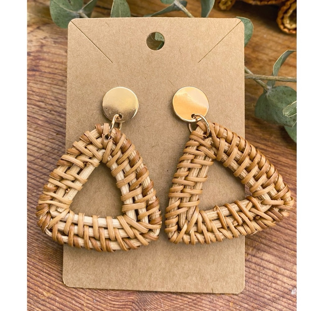 NEW Wicker Rattan Triangle dangle Earrings Boho - Boutique - Picture 1 of 5